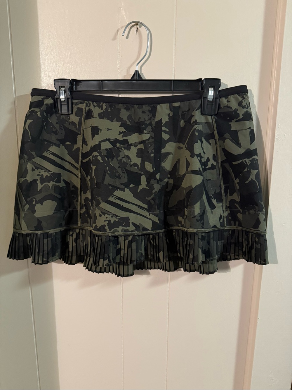 lululemon athletica Olive & Black Camo Pleated Hem Skirt